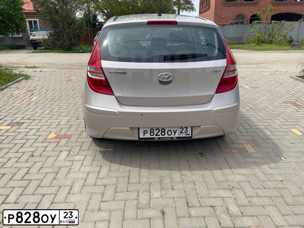 Фото автомобиля HYUNDAI SOLARIS, 2012 — госномер М888МВ01. Цвет: СЕРЕБРИСТЫЙ