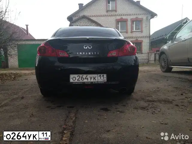 Фото автомобиля INFINITI I G, 2010 — госномер В142ОВ777. Цвет: ЧЕРНЫЙ