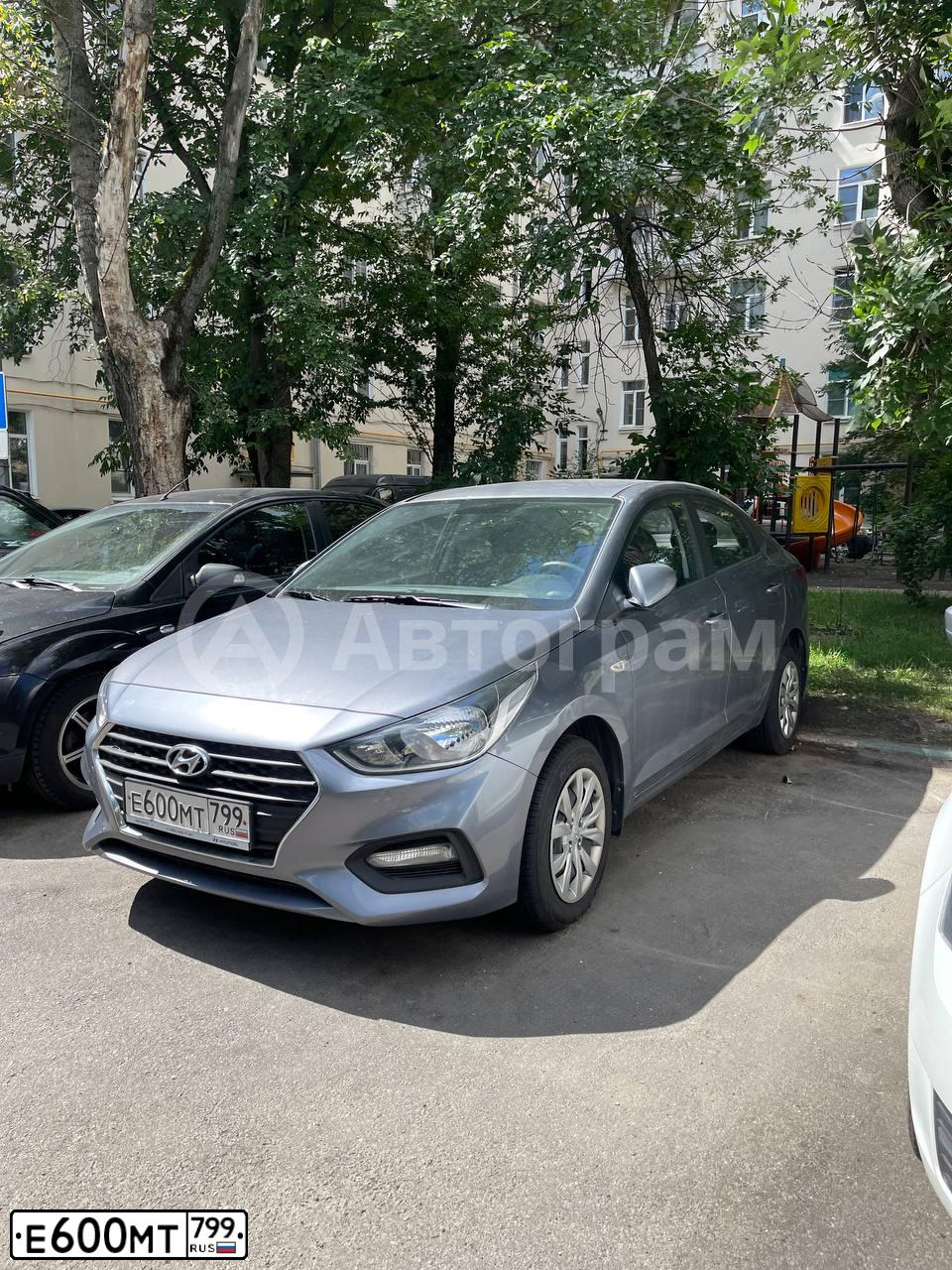 Фото автомобиля HYUNDAI SOLARIS, 2018 — госномер Е600МТ799. Цвет: Серый