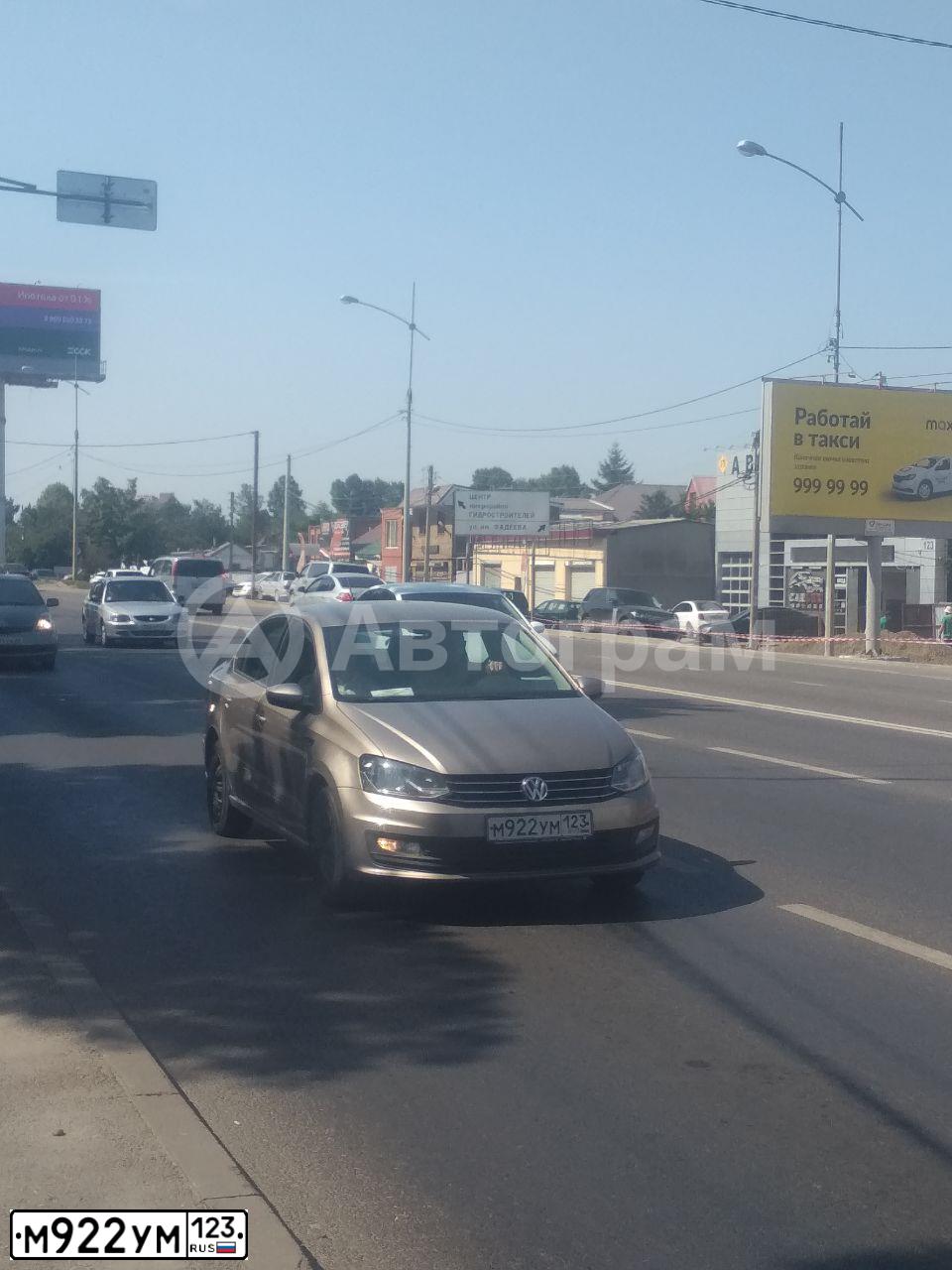 Фото автомобиля VOLKSWAGEN POLO, 2018 — госномер М922УМ123. Цвет: БЕЖЕВЫЙ