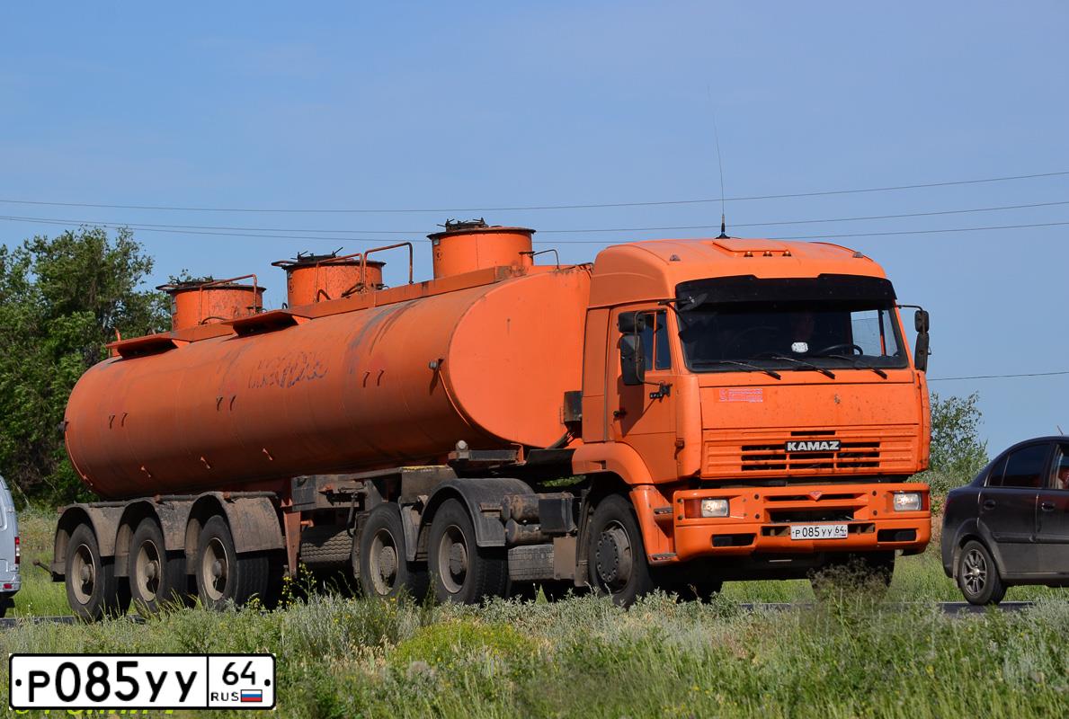Фото автомобиля KAMAZ 6460 /6X4/, 2012 — госномер Р687КТ05. Цвет: Оранжевый