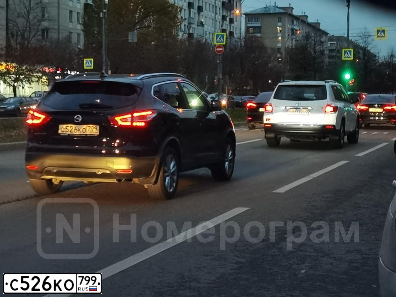 Фото автомобиля NISSAN QASHQAI, 2018 — госномер С526КО799. Цвет: ЧЕРНЫЙ