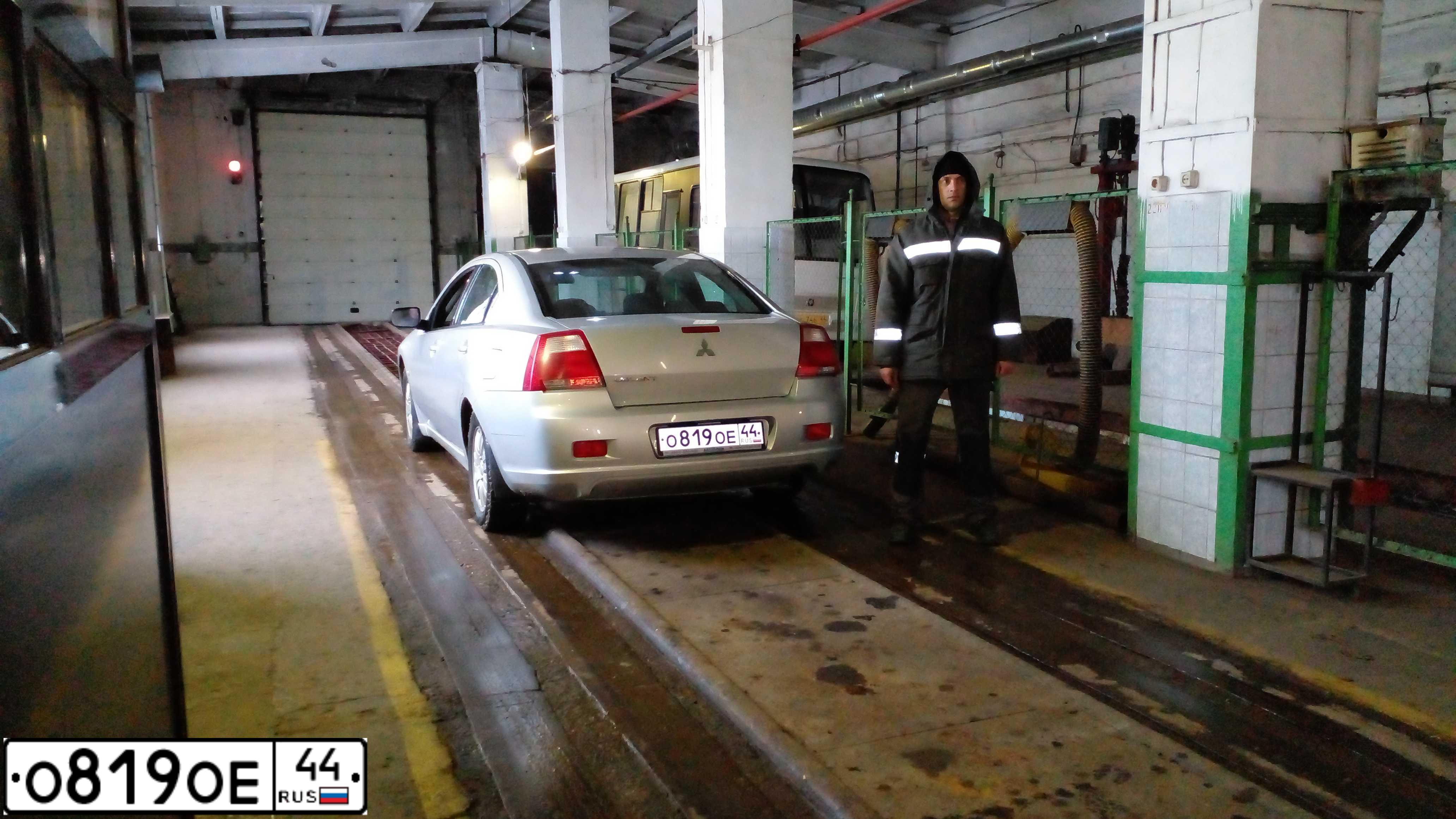 Фото автомобиля MITSUBISHI GALANT, 2006 — госномер О819ОЕ44. Цвет: СЕРЕБРИСТЫЙ