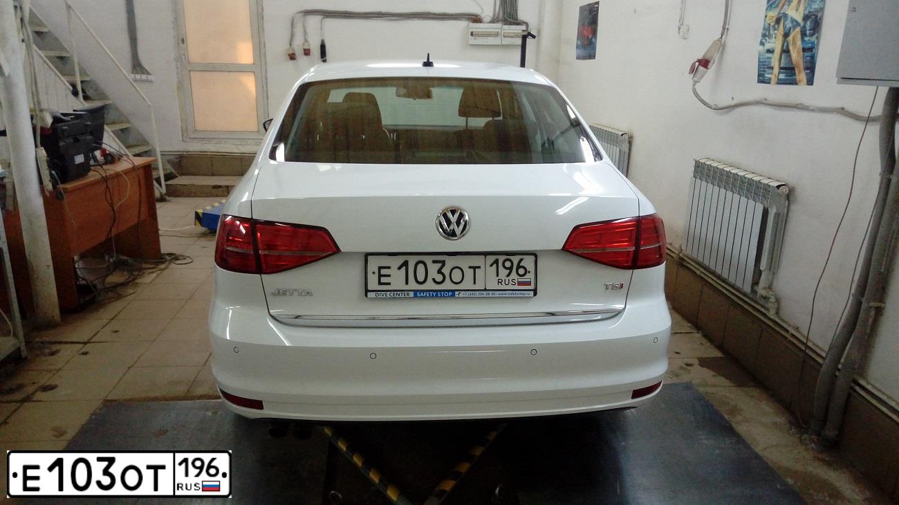 Фото автомобиля VOLKSWAGEN JETTA, 2016 — госномер В676КА702. Цвет: Белый