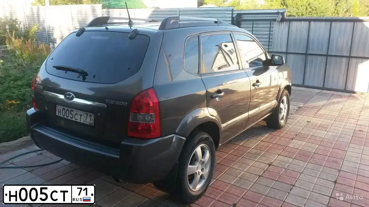 Фото автомобиля HYUNDAI TUCSON, 2007 — госномер Т536ХЕ71. Цвет: ТЕМНО-СЕРЫЙ