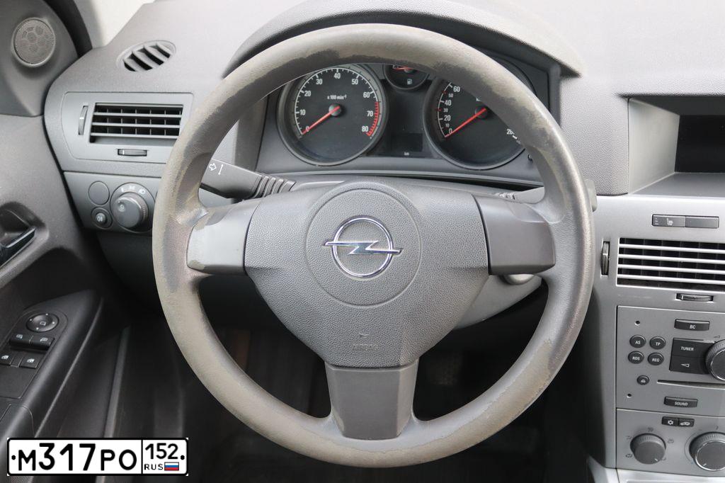 Фото автомобиля OPEL ASTRA, 2013 — госномер А272СЕ252. Цвет: ЧЕРНЫЙ