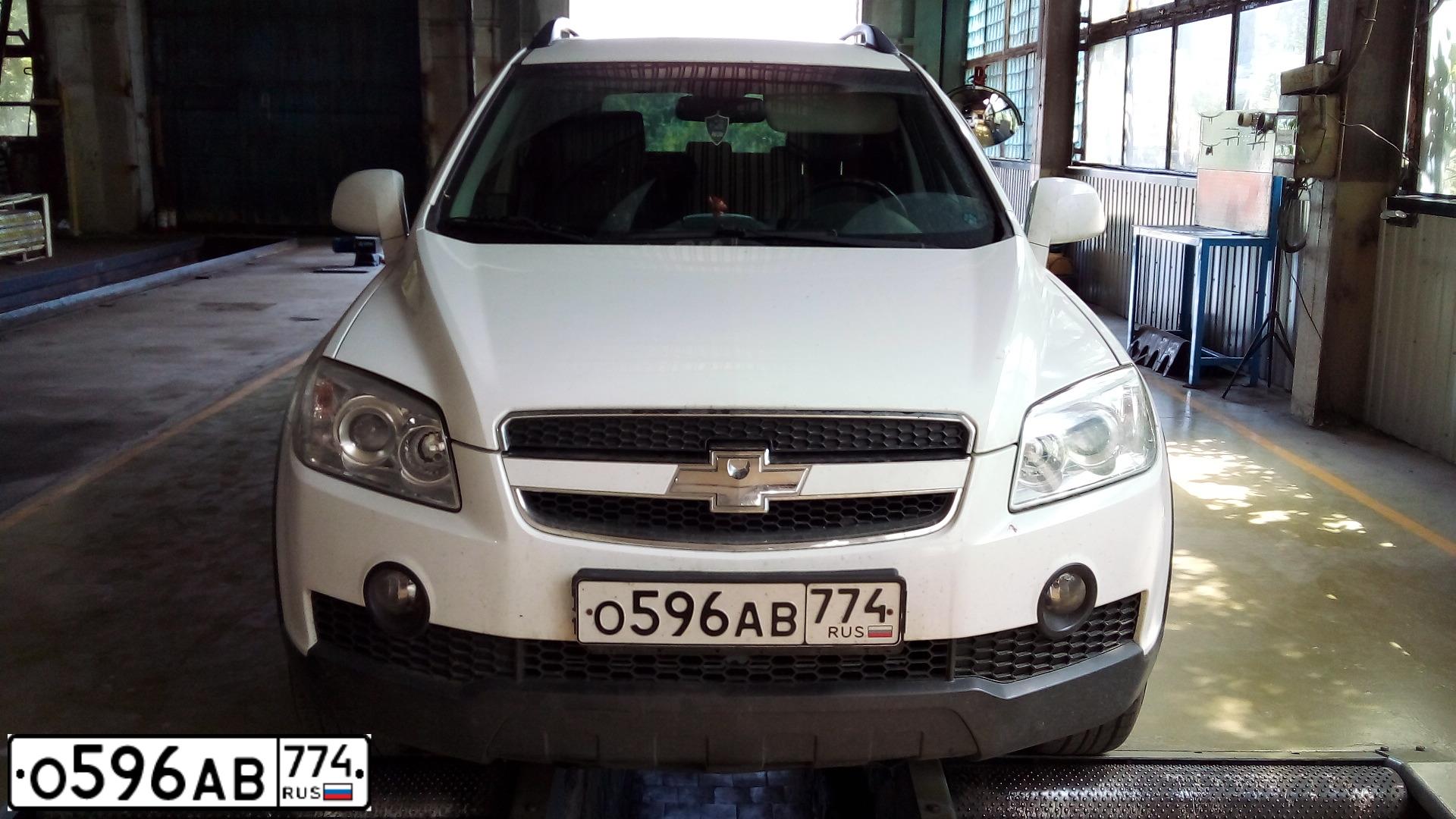 Фото автомобиля CHEVROLET CAPTIVA, 2010 — госномер В479УВ102. Цвет: Белый