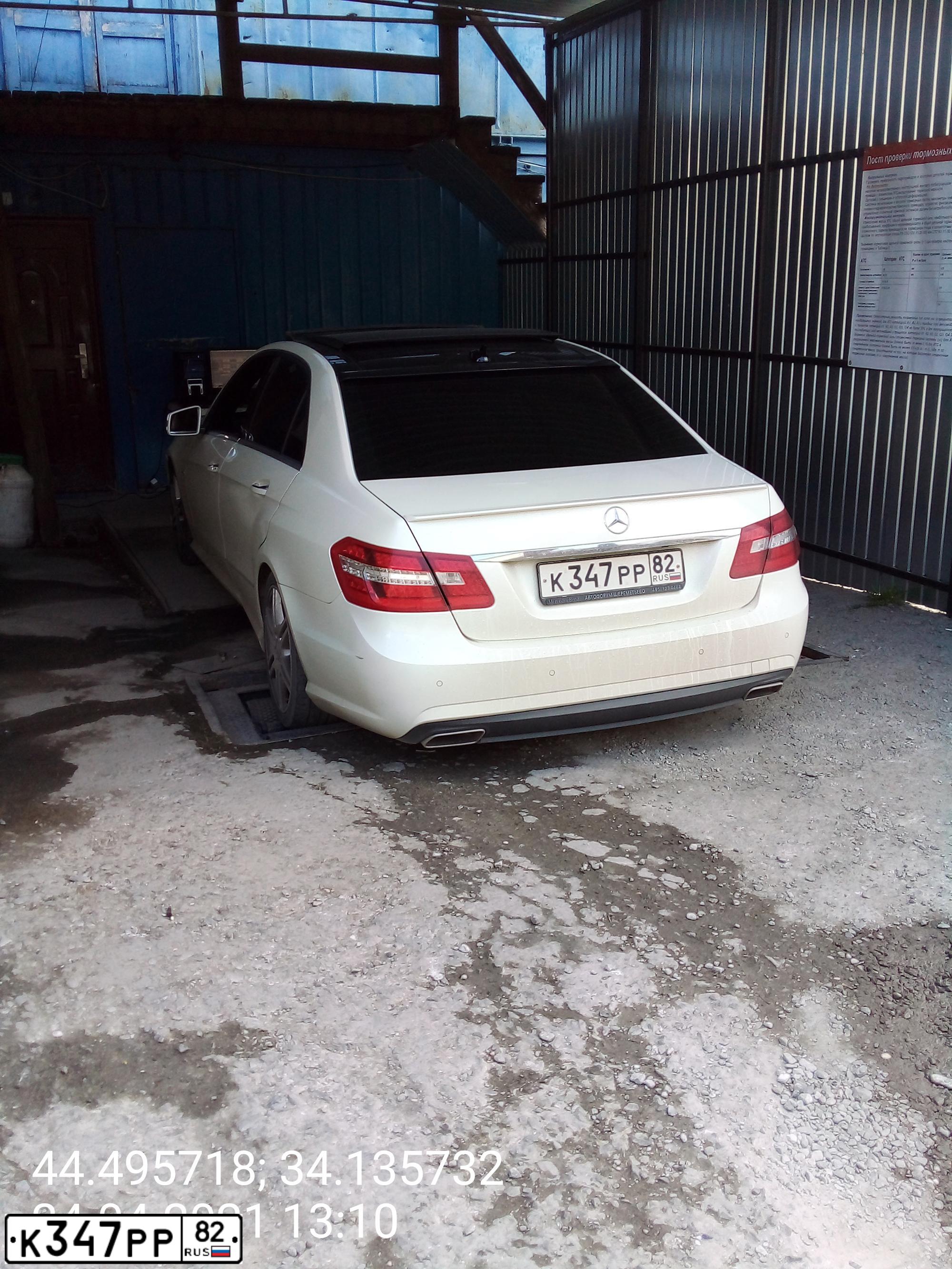 Фото автомобиля MERCEDES E-KLASSE, 2012 — госномер О428ТА777. Цвет: БЕЛЫЙ