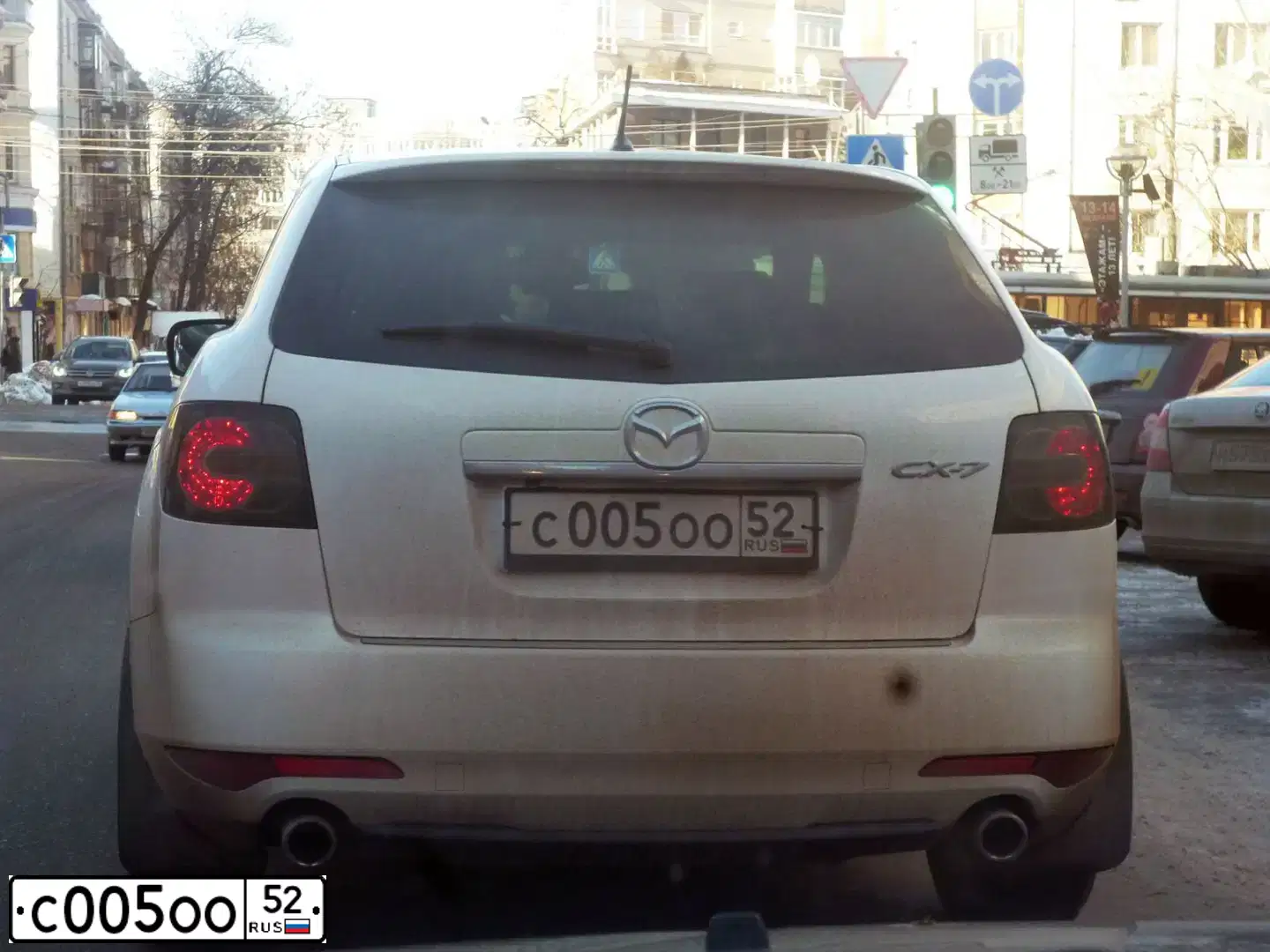 Фото автомобиля MAZDA CX-7, 2011 — госномер С005ОО52. Цвет: Белый