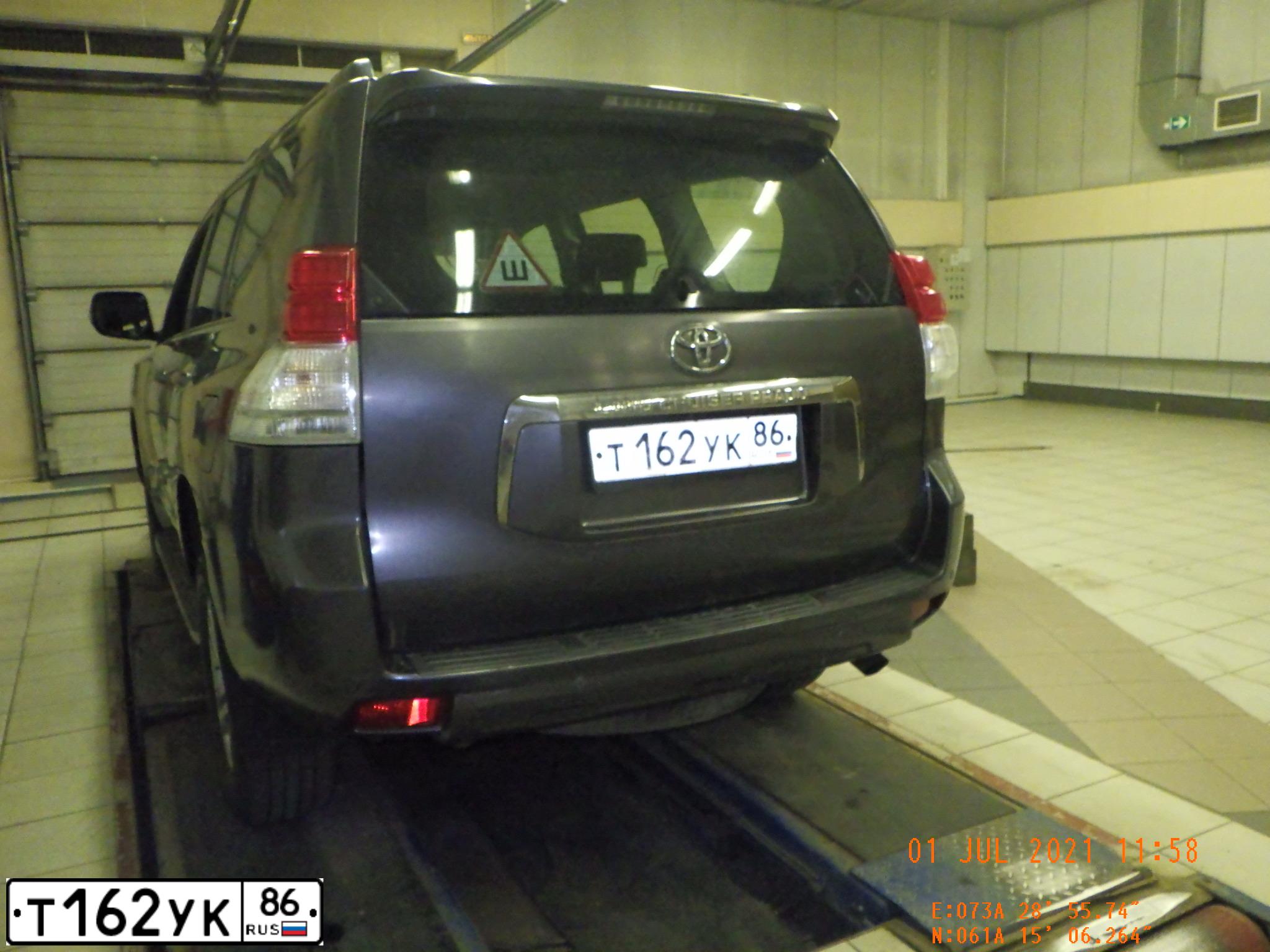 Фото автомобиля TOYOTA LANDCRUISER, 2010 — госномер Т162УК86. Цвет: СЕРЫЙ
