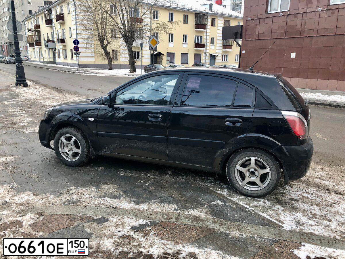 Фото автомобиля KIA RIO, 2007 — госномер С835ОН777. Цвет: ЧЕРНЫЙ