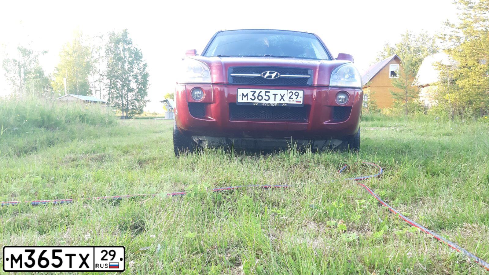 Фото автомобиля HYUNDAI TUCSON, 2006 — госномер М418НУ35. Цвет: ВИШНЕВЫЙ