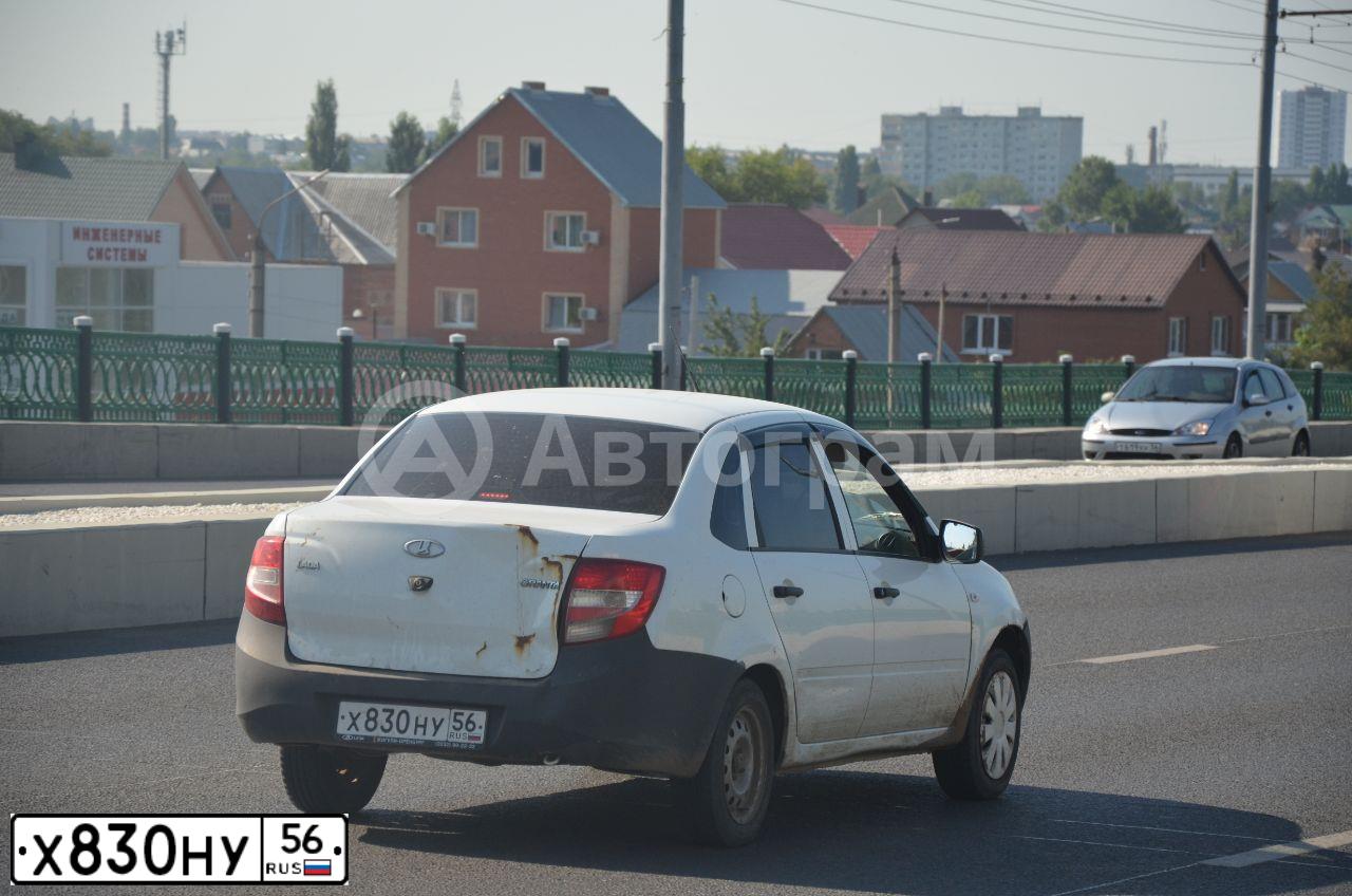 Фото автомобиля LADA 2190 GRANTA, 2018 — госномер Х830НУ56. Цвет: БЕЛЫЙ