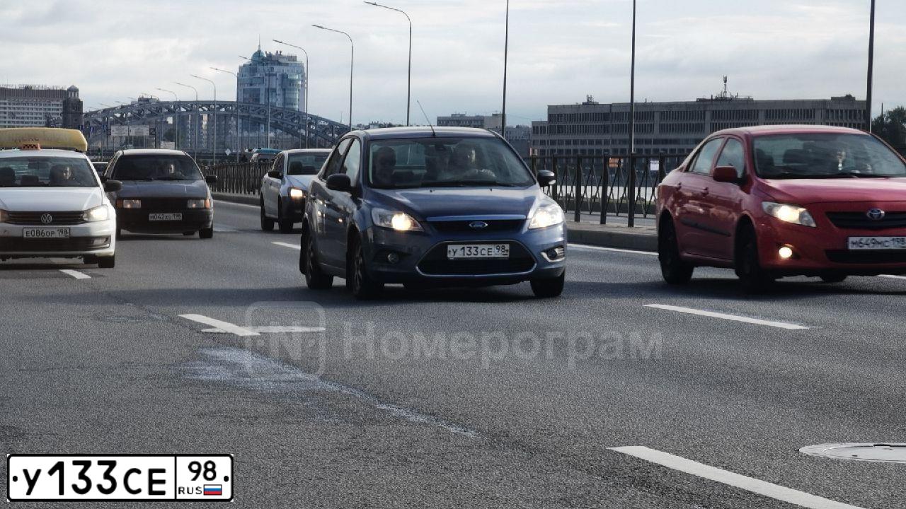 Фото автомобиля FORD FOCUS, 2009 — госномер О122АВ550. Цвет: синий
