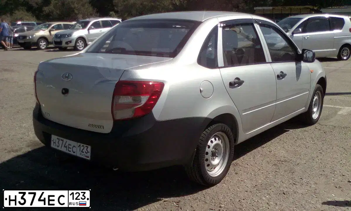 Фото автомобиля LADA 2190 GRANTA, 2012 — госномер К933НА152. Цвет: СЕРЕБРИСТЫЙ