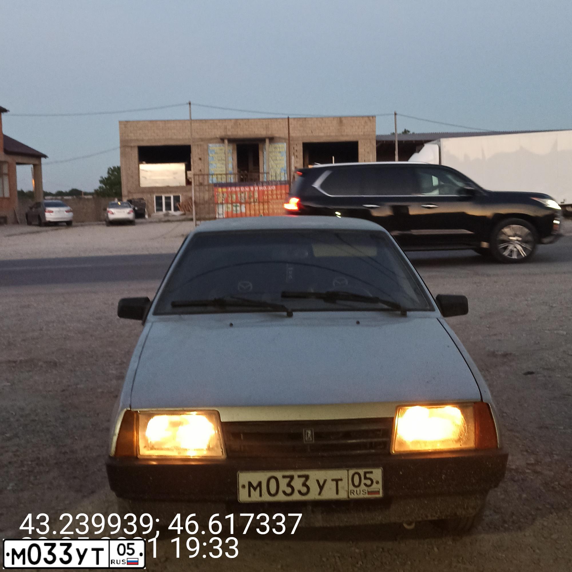 Фото автомобиля LADA 2109 SAMARA, 2002 — госномер М033УТ05. Цвет: СВЕТЛО-СЕРЕБРИСТЫЙ МЕТАЛЛ