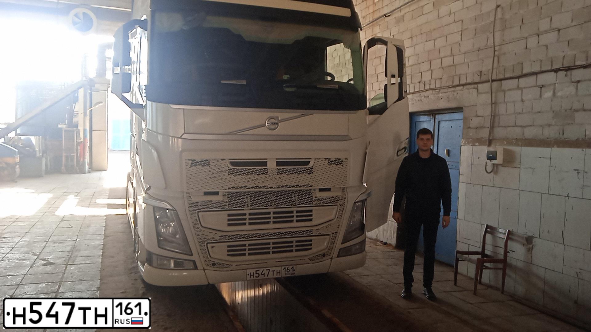 Фото автомобиля VOLVO SERIE FH /4X2/, 2018 — госномер Н547ТН161. Цвет: БЕЛЫЙ