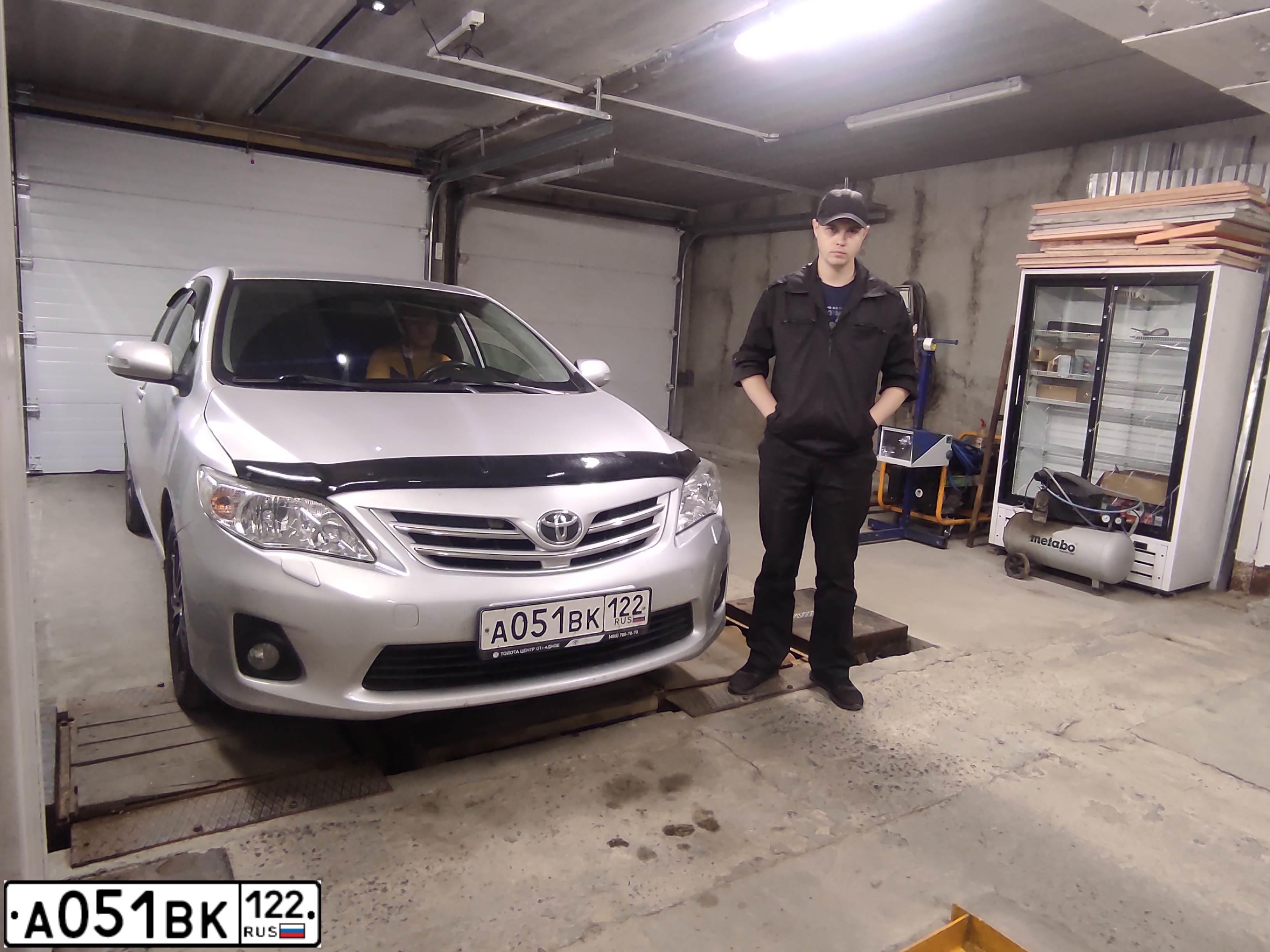 Фото автомобиля TOYOTA COROLLA, 2010 — госномер О886ХТ154. Цвет: СЕРЕБРИСТЫЙ