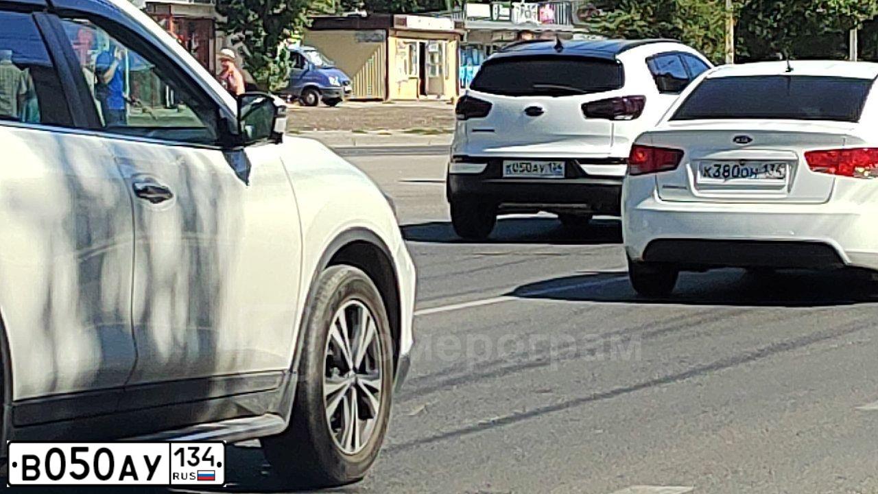 Фото автомобиля VOLKSWAGEN TIGUAN, 2014 — госномер О205ТТ123. Цвет: ЧЕРНЫЙ