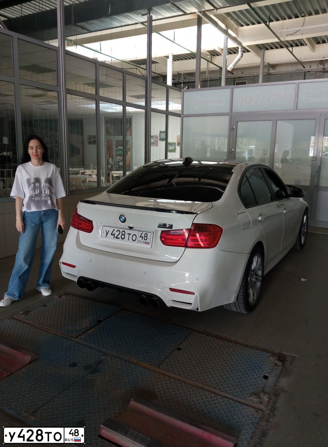 Фото автомобиля BMW SERIE 3, 2014 — госномер В545ВА323. Цвет: Белый
