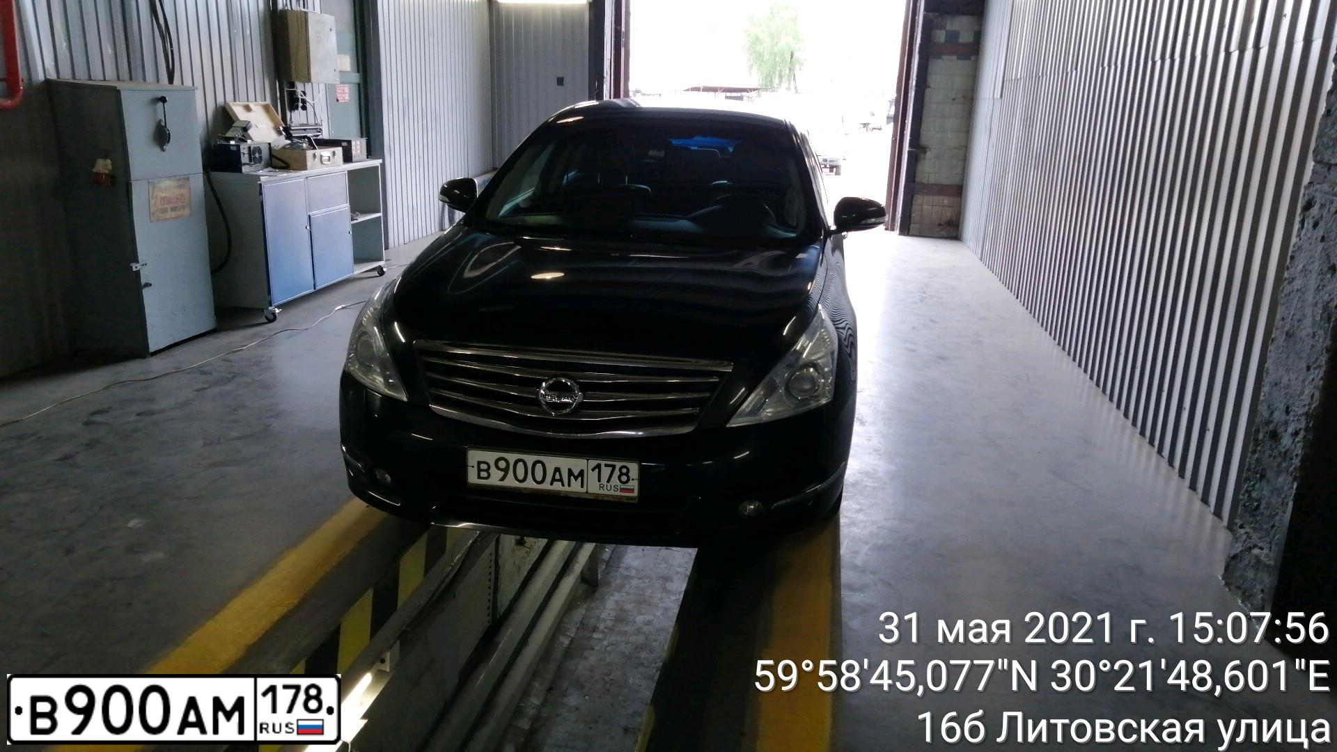 Фото автомобиля NISSAN TEANA, 2013 — госномер В900АМ178. Цвет: ЧЕРНЫЙ