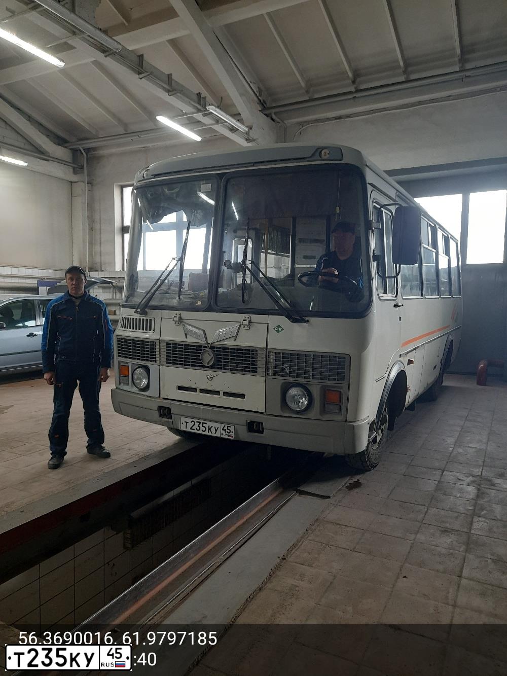 Фото автомобиля PAZ 3205, 2015 — госномер Т235КУ45. Цвет: Белый
