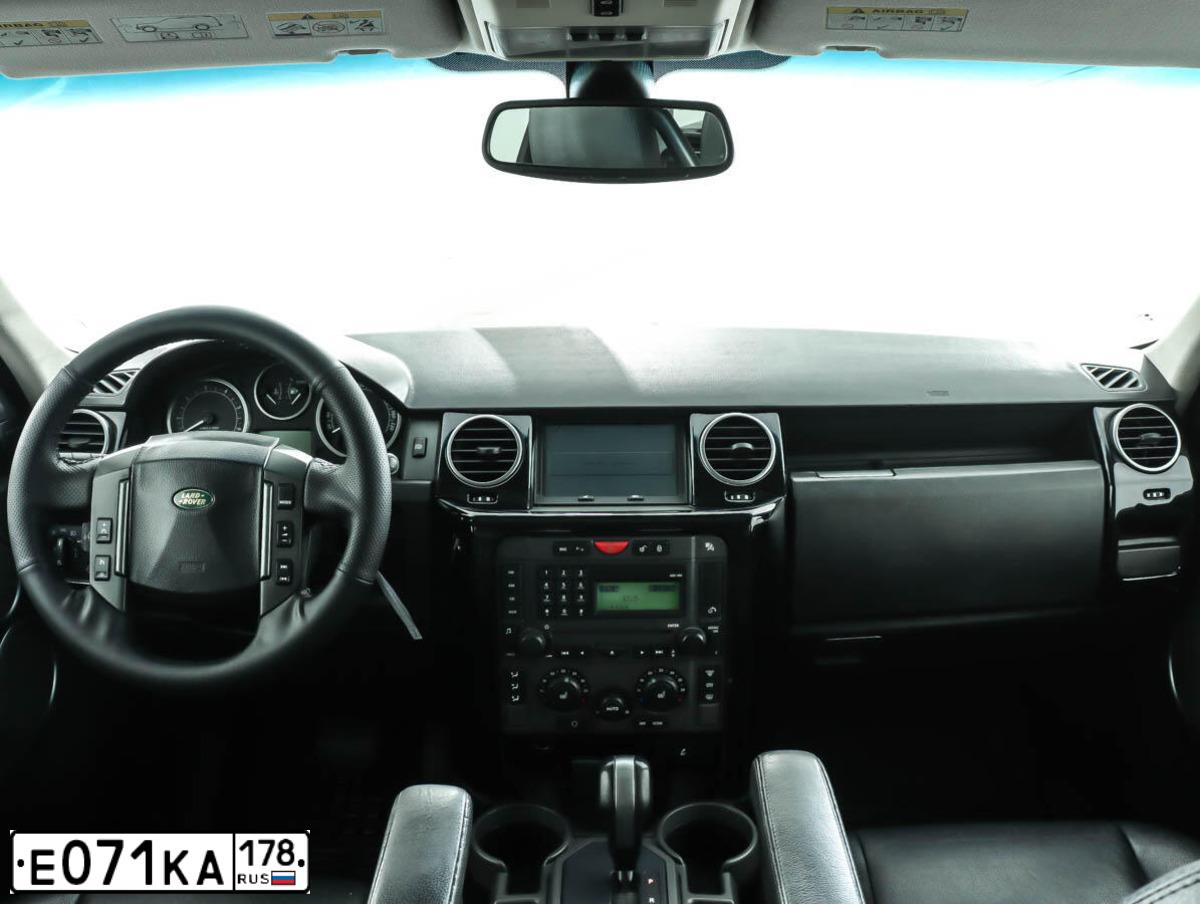 Фото автомобиля LANDROVER DISCOVERY, 2005 — госномер М300ВУ51. Цвет: ЧЕРНЫЙ