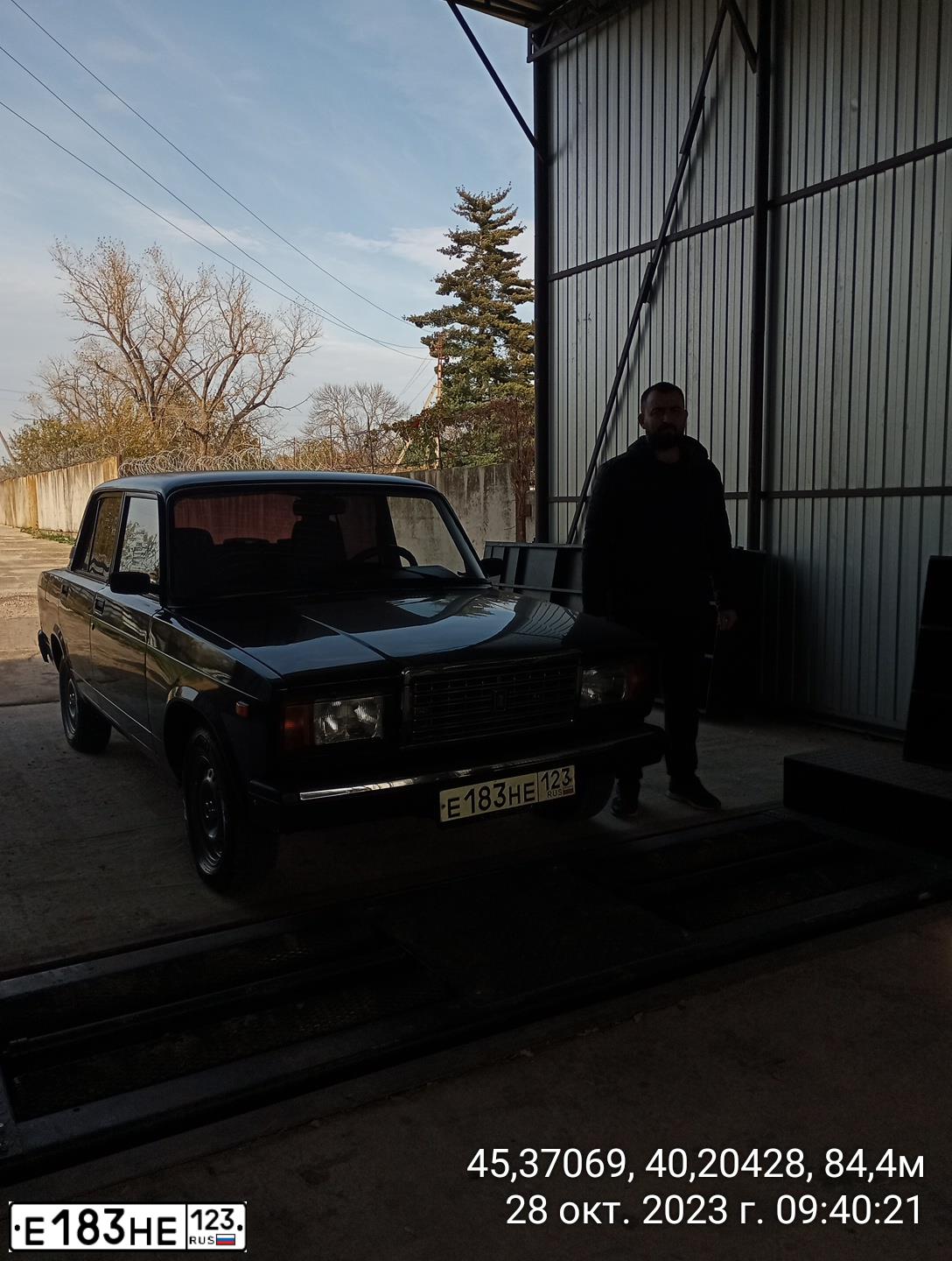 Фото автомобиля LADA 2107, 2010 — госномер Т604ТМ193. Цвет: Сине-Черный