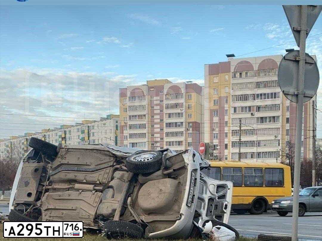 Фото автомобиля LADA 2190 GRANTA, 2014 — госномер У651ВВ116. Цвет: серебристый