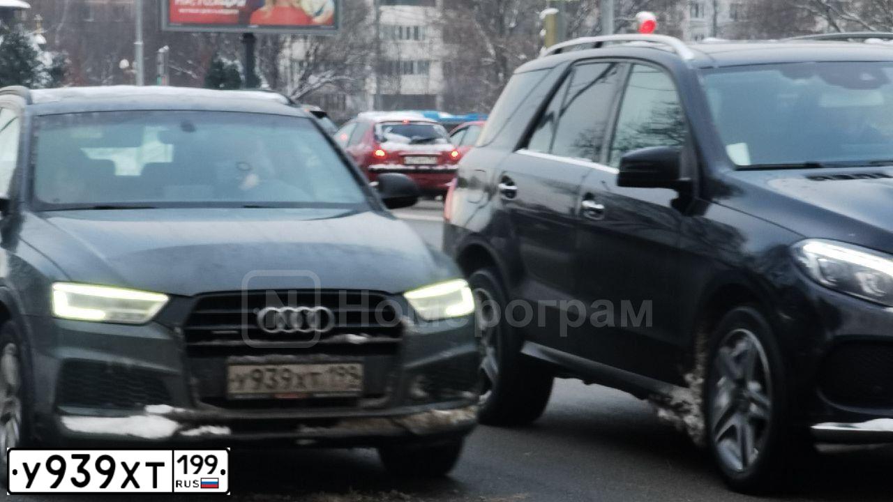 Фото автомобиля VOLVO XC60, 2010 — госномер У939ХТ199. Цвет: ЗОЛОТИСТЫЙ