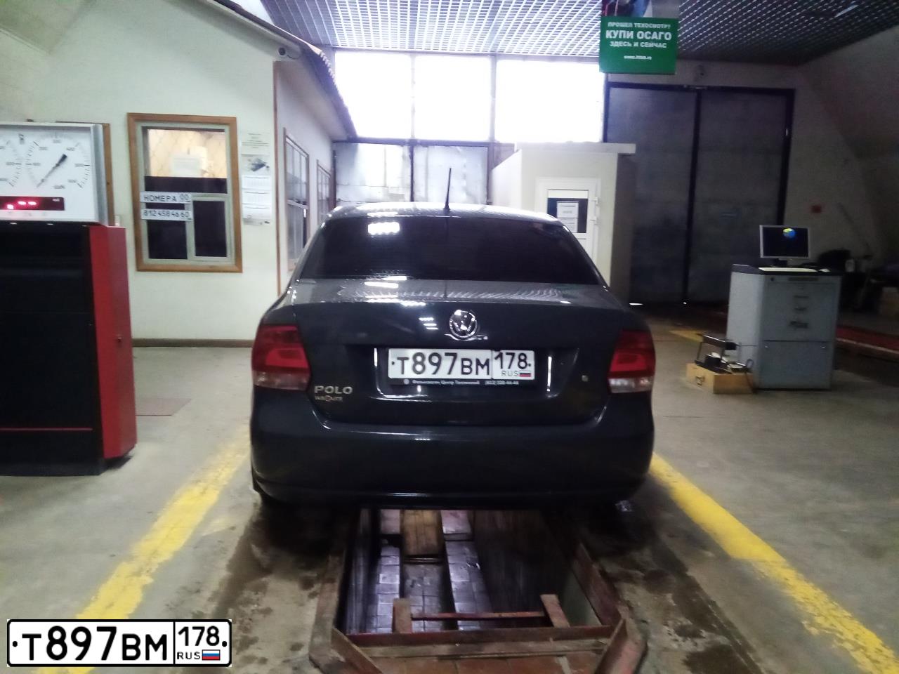 Фото автомобиля VOLKSWAGEN POLO, 2015 — госномер Т897ВМ178. Цвет: СЕРЫЙ