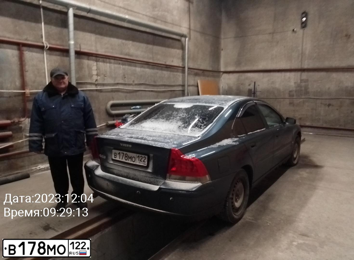 Фото автомобиля VOLVO S60, 2005 — госномер В555ВТ177. Цвет: СИНИЙ ТЕМНЫЙ