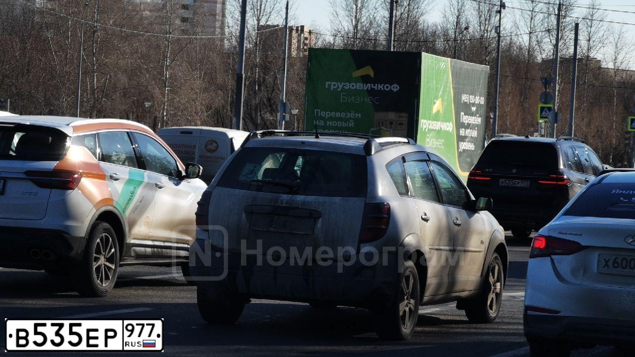 Фото автомобиля BMW X7 XDRIVE40D, 2022 — госномер В535ЕР977. Цвет: ЧЕРНЫЙ