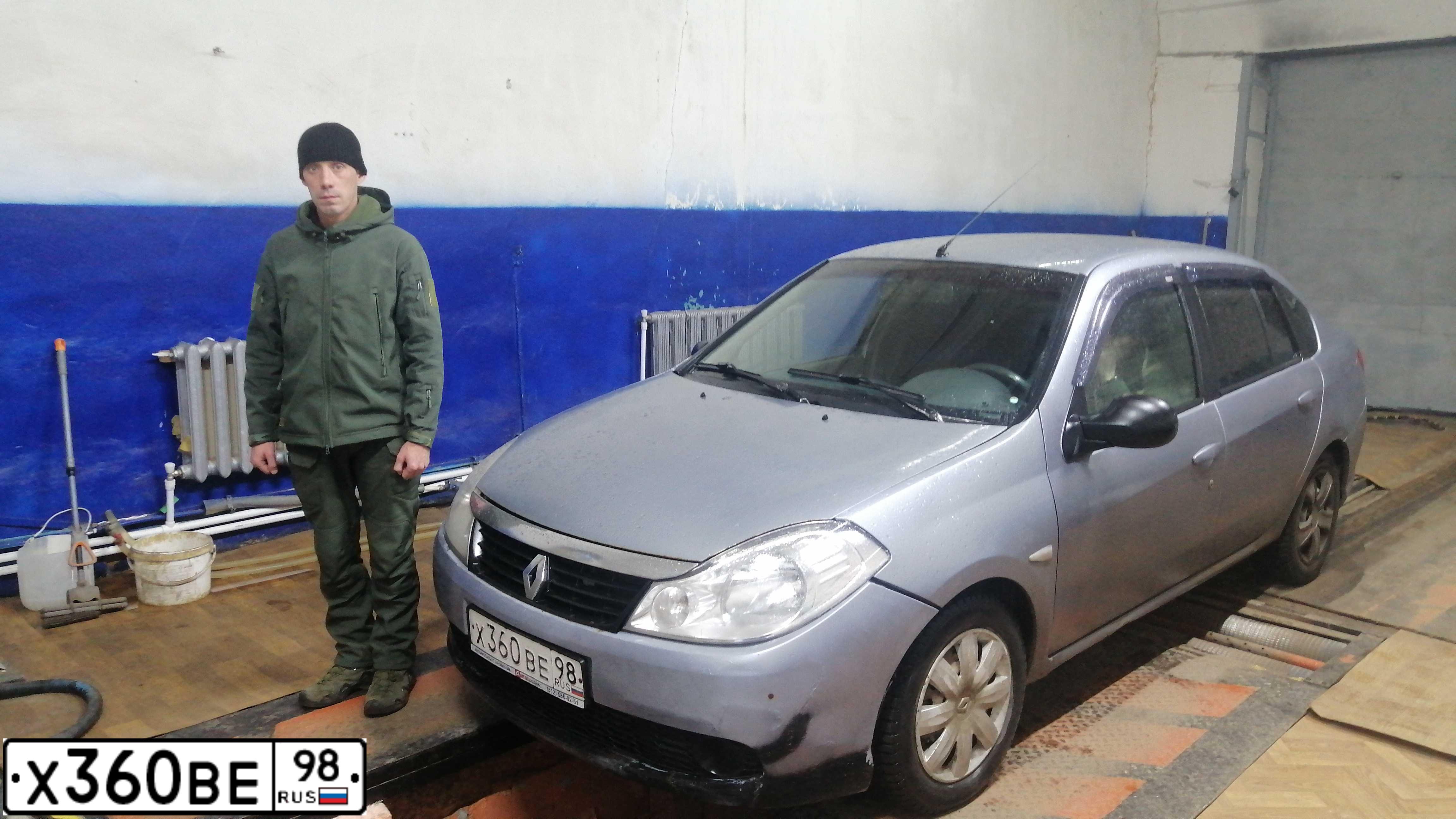 Фото автомобиля RENAULT SYMBOL, 2008 — госномер М900КР21. Цвет: СИНЕ-ГОЛУБОЙ