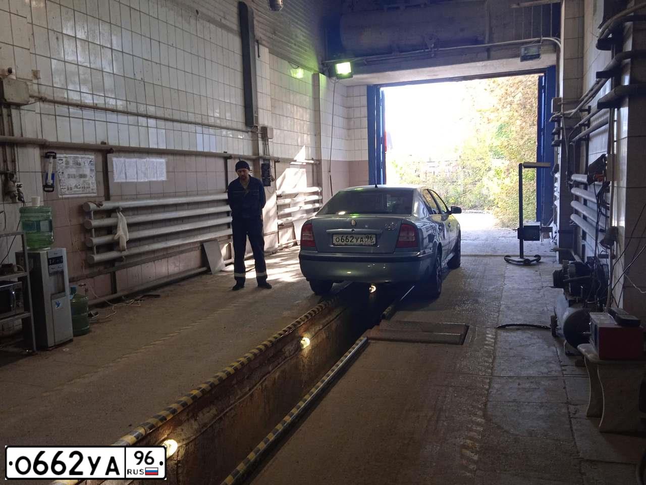 Фото автомобиля SKODA OCTAVIA, 2007 — госномер О662УА96. Цвет: ГОЛУБОЙ