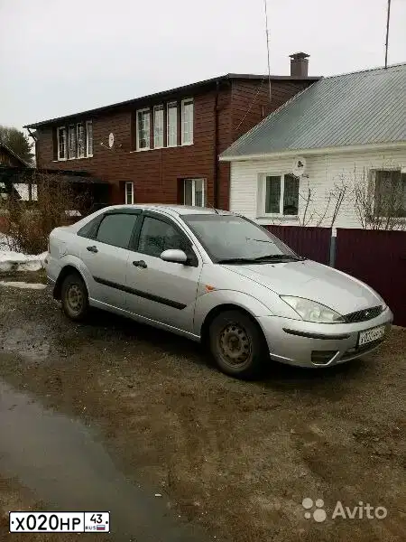 Фото автомобиля FORD FOCUS, 2004 — госномер Х020НР43. Цвет: Серебристый