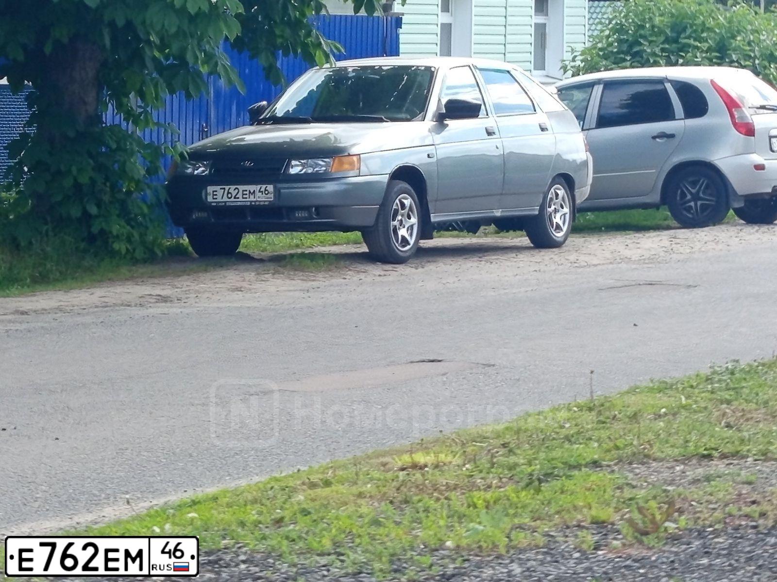 Фото автомобиля LADA 2112, 2005 — госномер Е762ЕМ46. Цвет: СРЕДНИЙ СЕРО-ЗЕЛЕНЫЙ МЕТ.