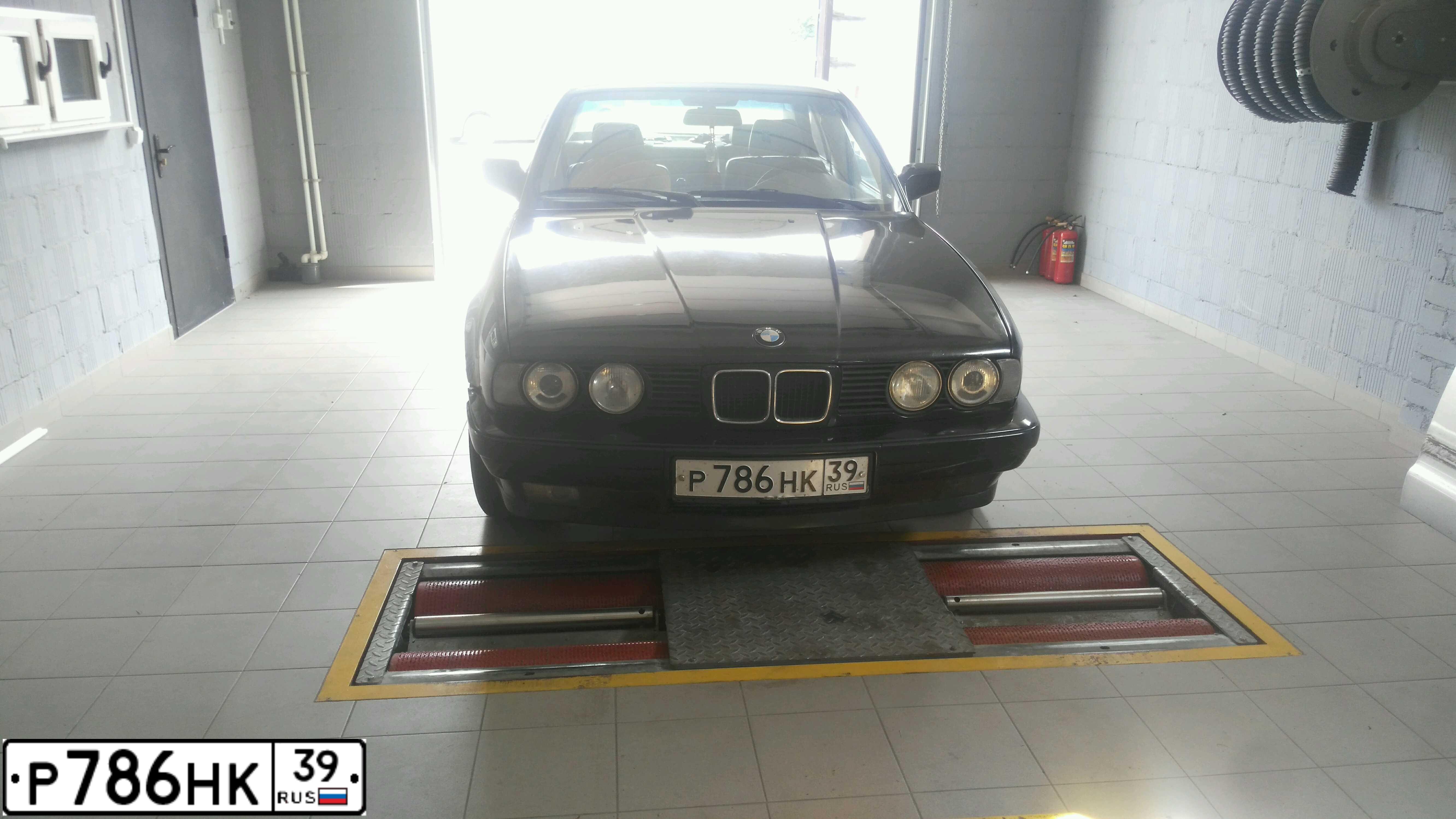 Фото автомобиля BMW SERIE 5, 1989 — госномер Р786НК39. Цвет: ЧЕРНЫЙ