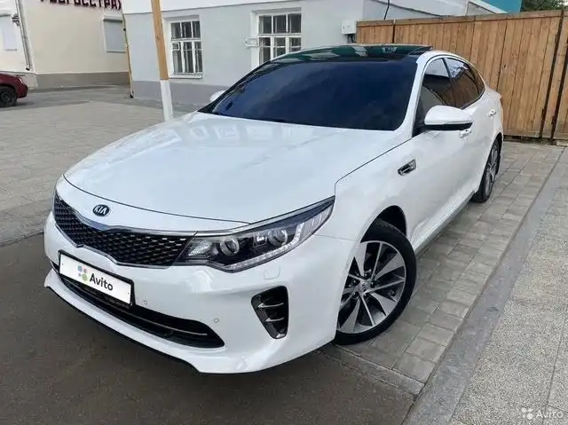 Фото автомобиля KIA MAGENTIS / OPTIMA, 2017 — госномер Р150КВ750. Цвет: БЕЛЫЙ