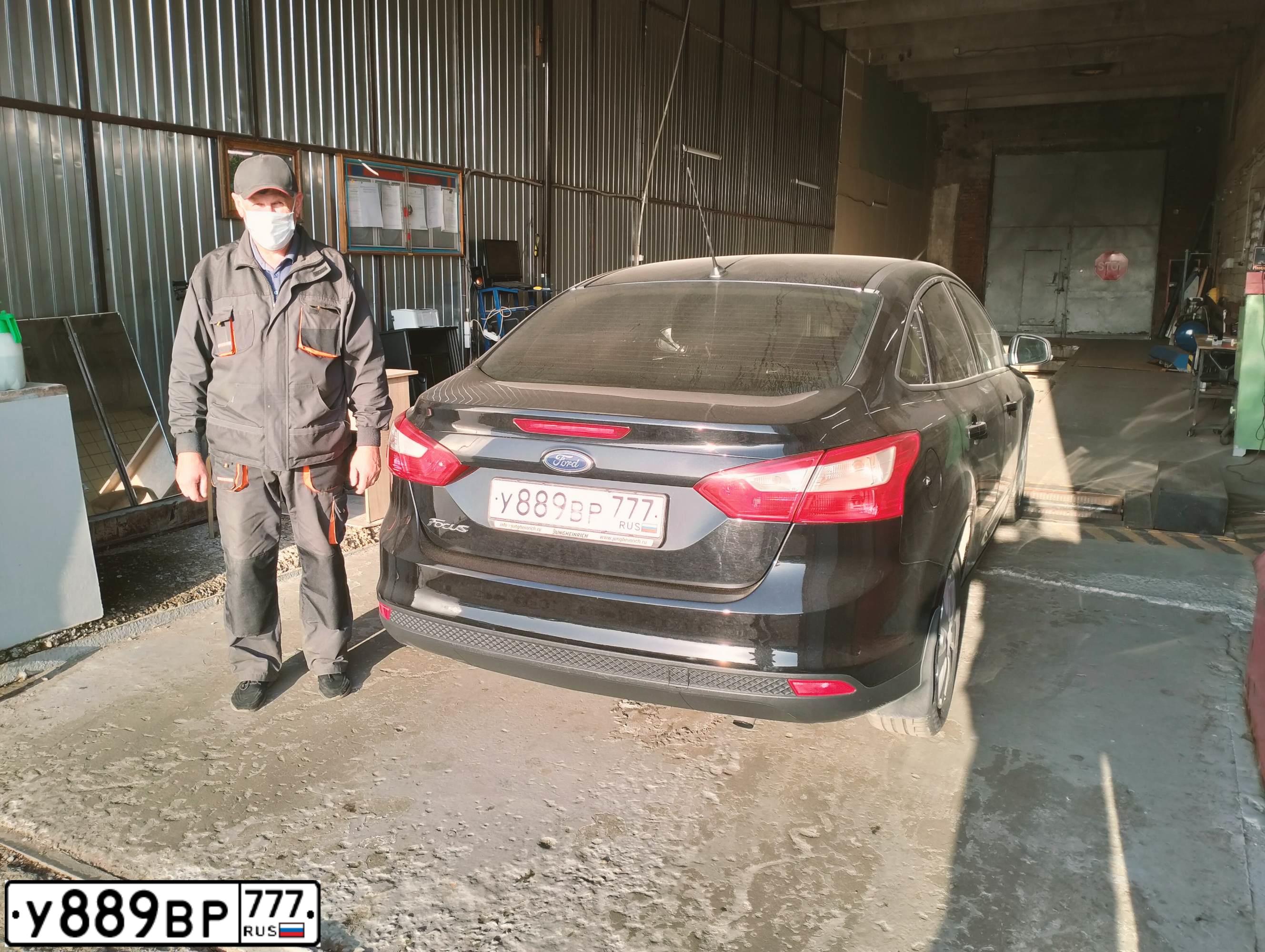 Фото автомобиля FORD FOCUS, 2014 — госномер У889ВР777. Цвет: ЧЕРНЫЙ