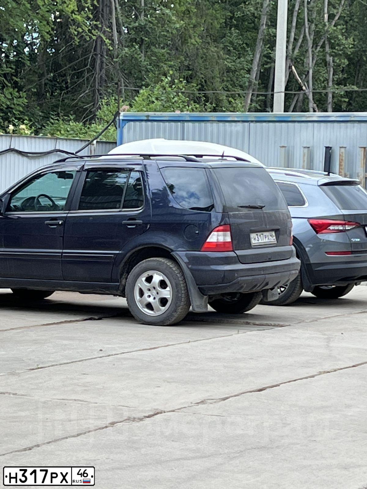 Фото автомобиля MERCEDES M-KLASSE, 2002 — госномер Н317РХ46. Цвет: ТЕМНО-СИНИЙ