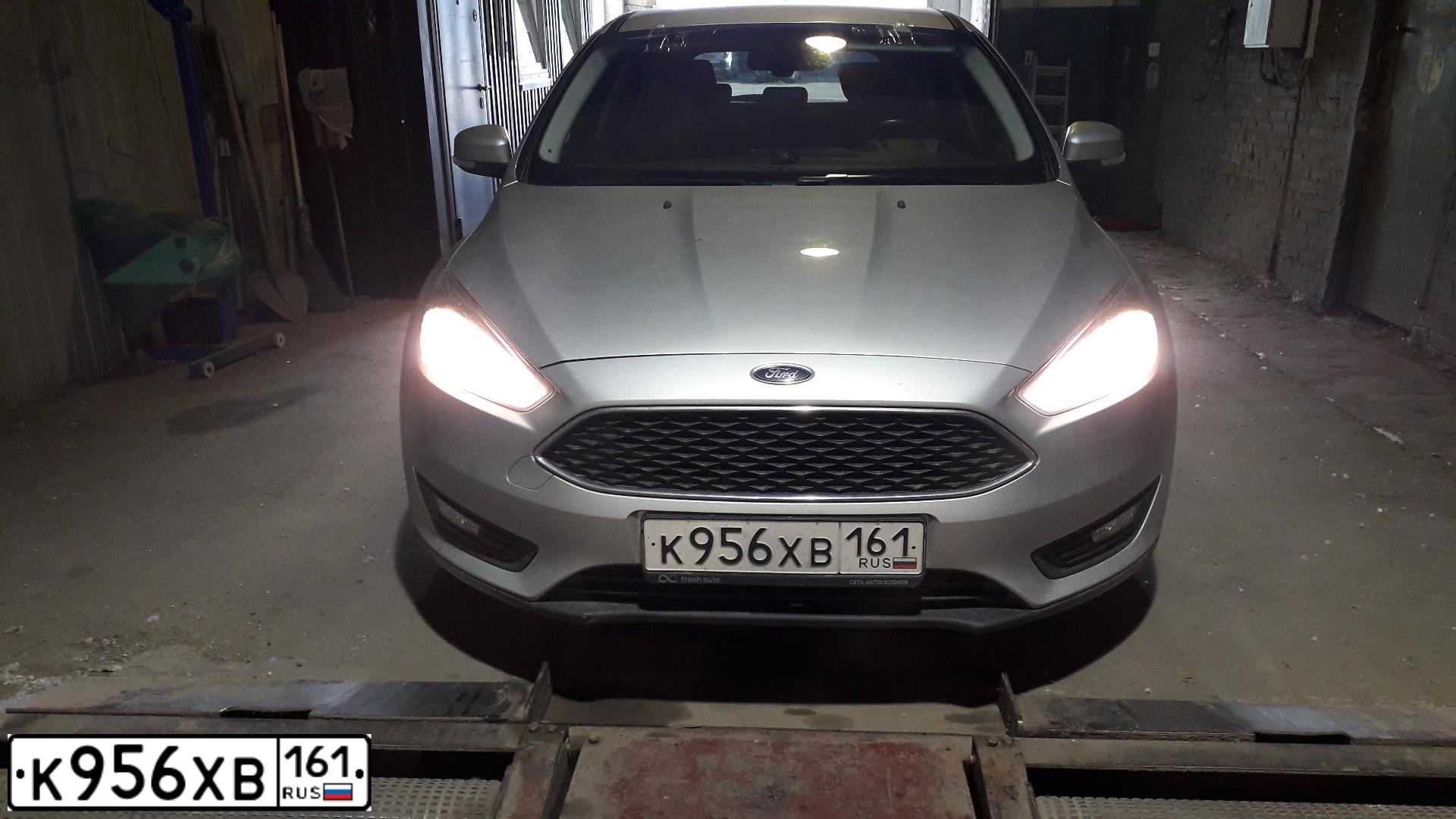 Фото автомобиля FORD FOCUS, 2016 — госномер К956ХВ161. Цвет: Серебристый
