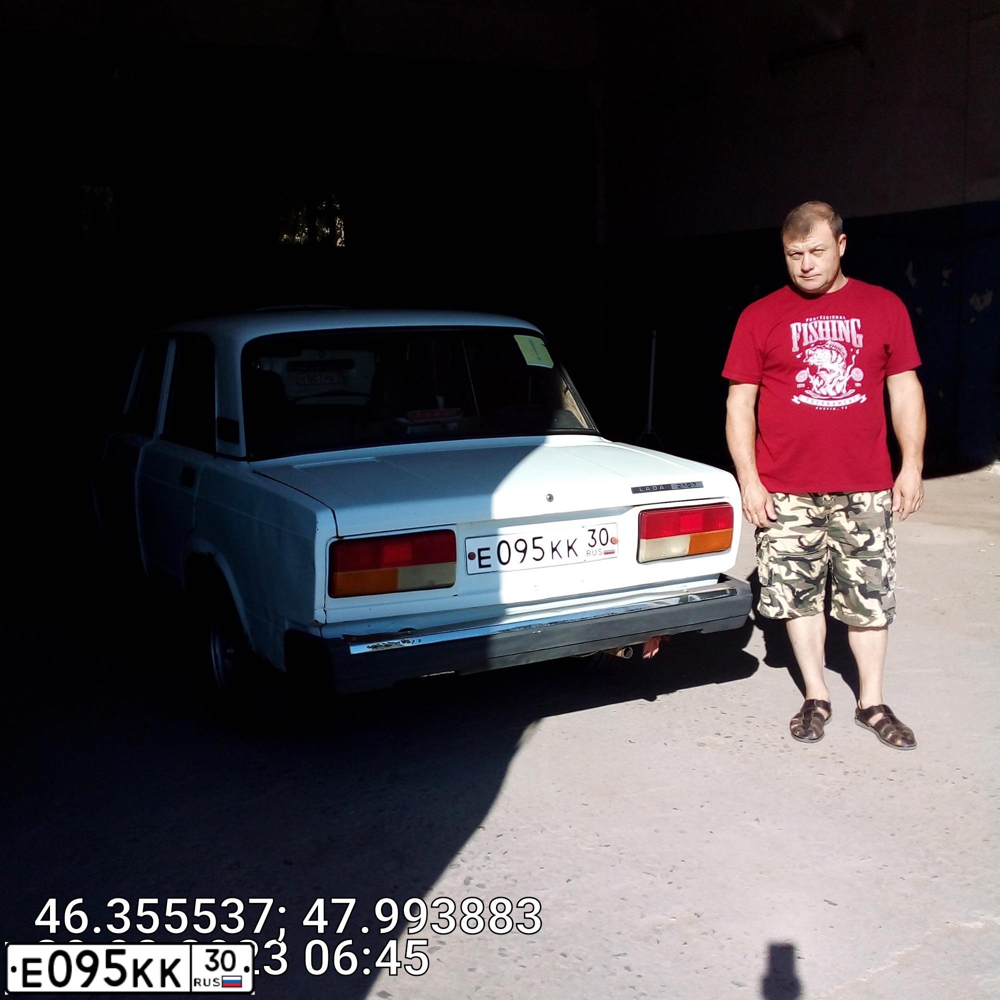 Фото автомобиля LADA 2107, 2011 — госномер Е095КК30. Цвет: БЕЛЫЙ