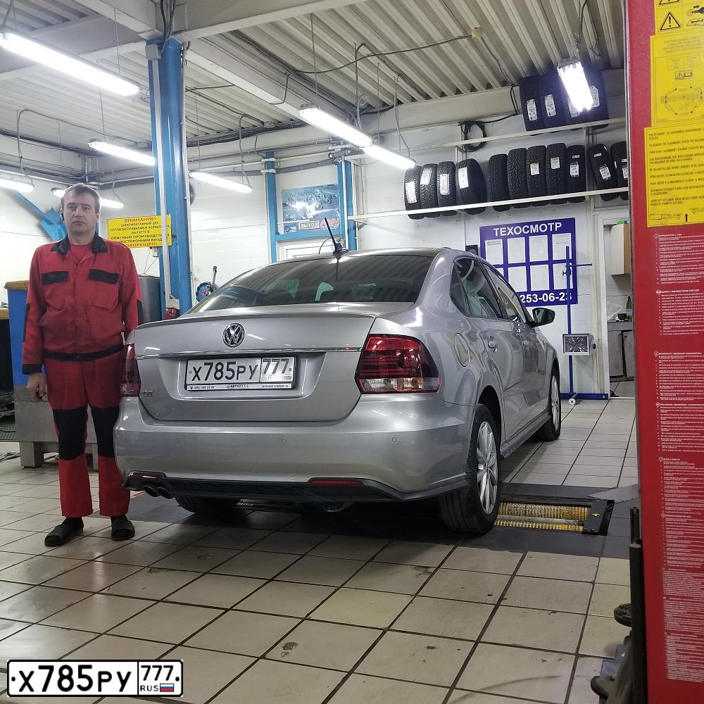 Фото автомобиля VOLKSWAGEN POLO, 2017 — госномер Е338УН790. Цвет: Серебристый