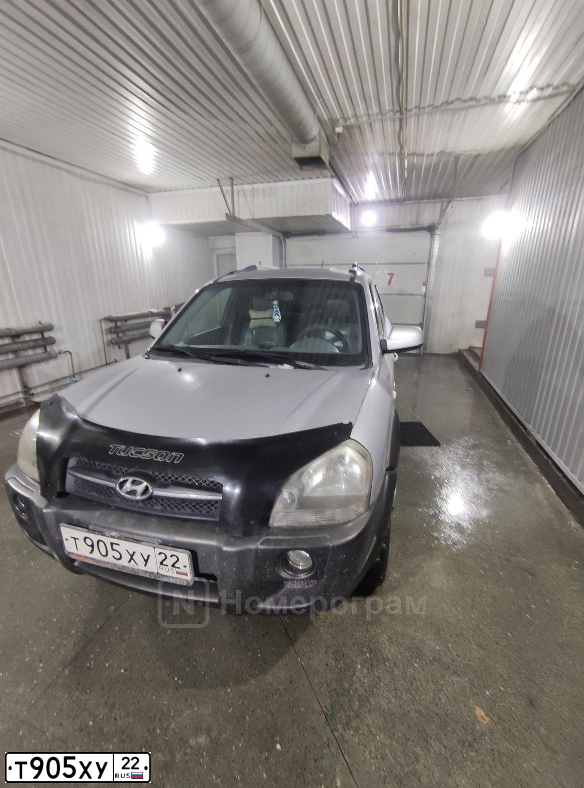 Фото автомобиля HYUNDAI TUCSON, 2005 — госномер Т905ХУ22. Цвет: серебристый