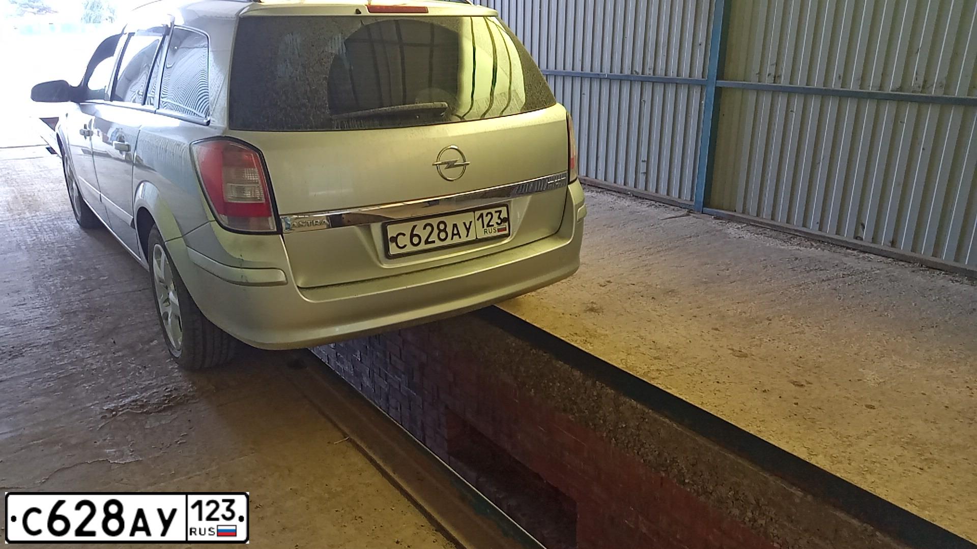 Фото автомобиля OPEL ASTRA, 2007 — госномер С628АУ123. Цвет: СЕРЕБРИСТЫЙ