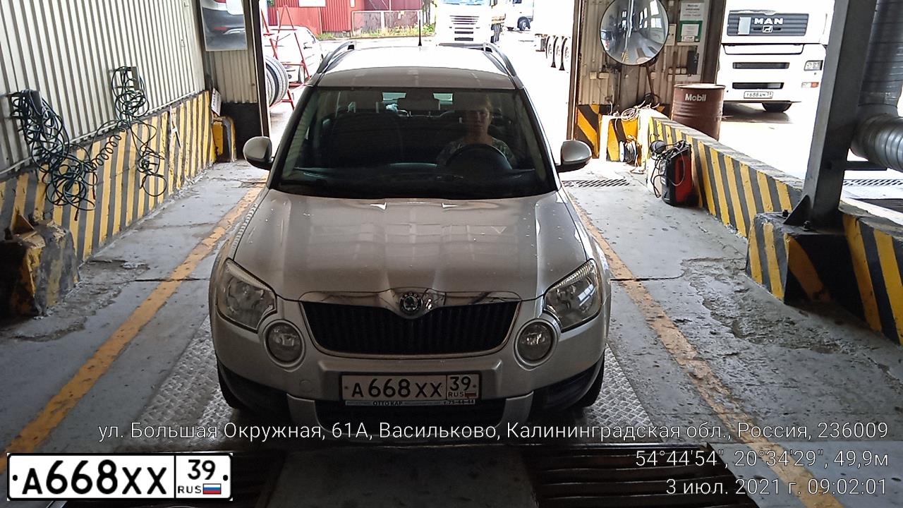 Фото автомобиля SKODA YETI, 2011 — госномер А668ХХ39. Цвет: СЕРЕБРИСТЫЙ