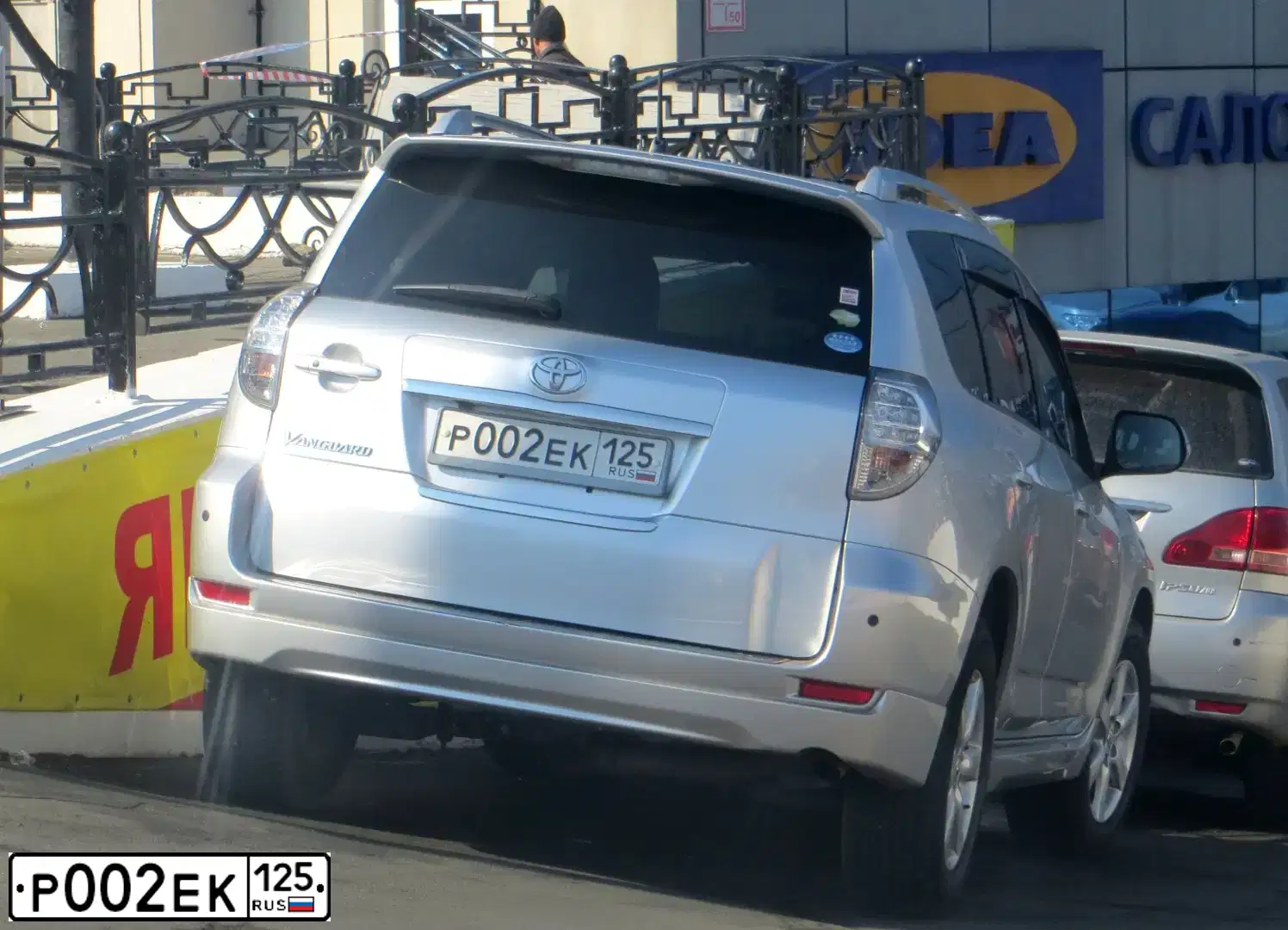 Фото автомобиля NISSAN X-TRAIL, 2019 — госномер Р002ЕК125. Цвет: Белый