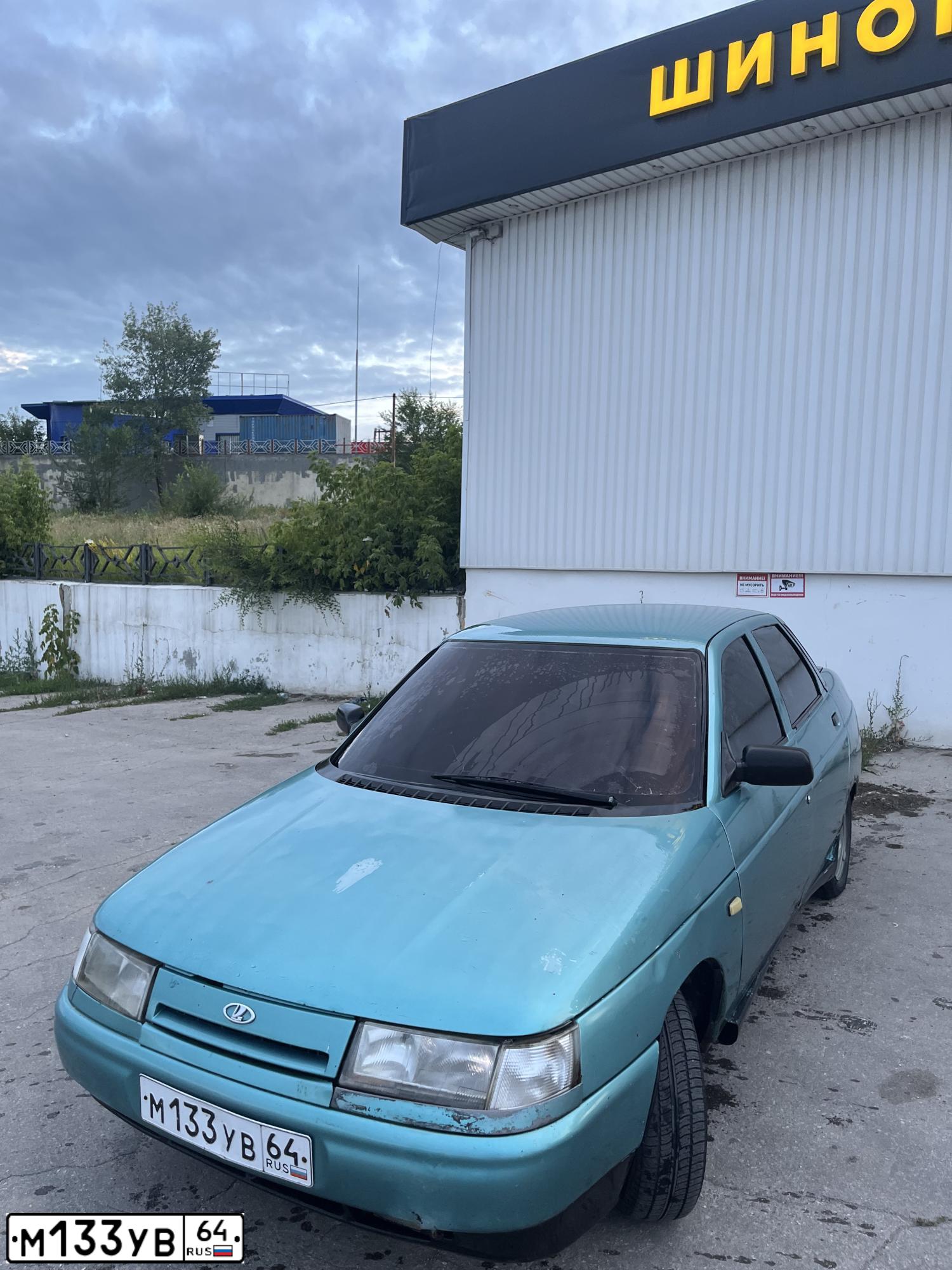 Фото автомобиля LADA 2110, 1999 — госномер М133УВ64. Цвет: СЕРЕБРИСТЫЙ ЗЕЛЕНО-ГОЛУБОЙ