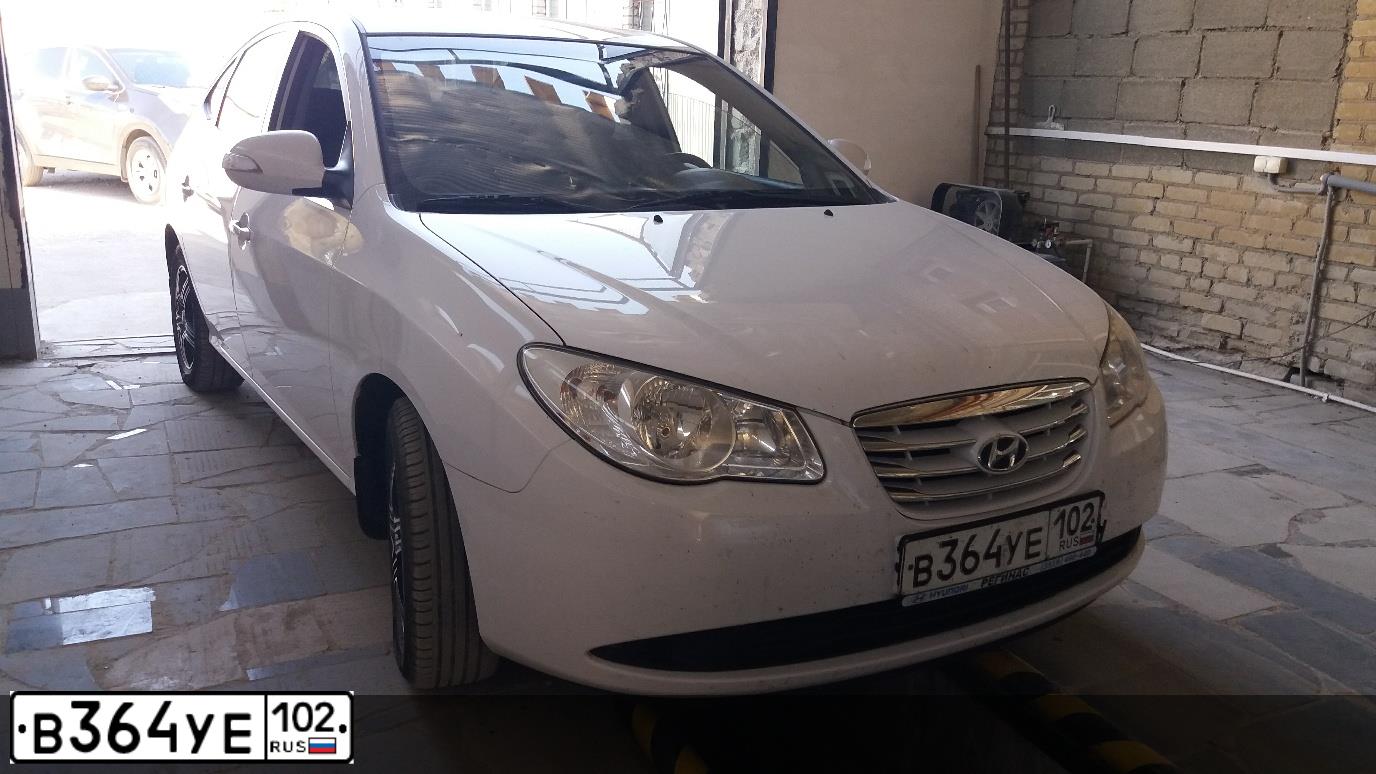 Фото автомобиля HYUNDAI ELANTRA, 2010 — госномер В364УЕ102. Цвет: Белый